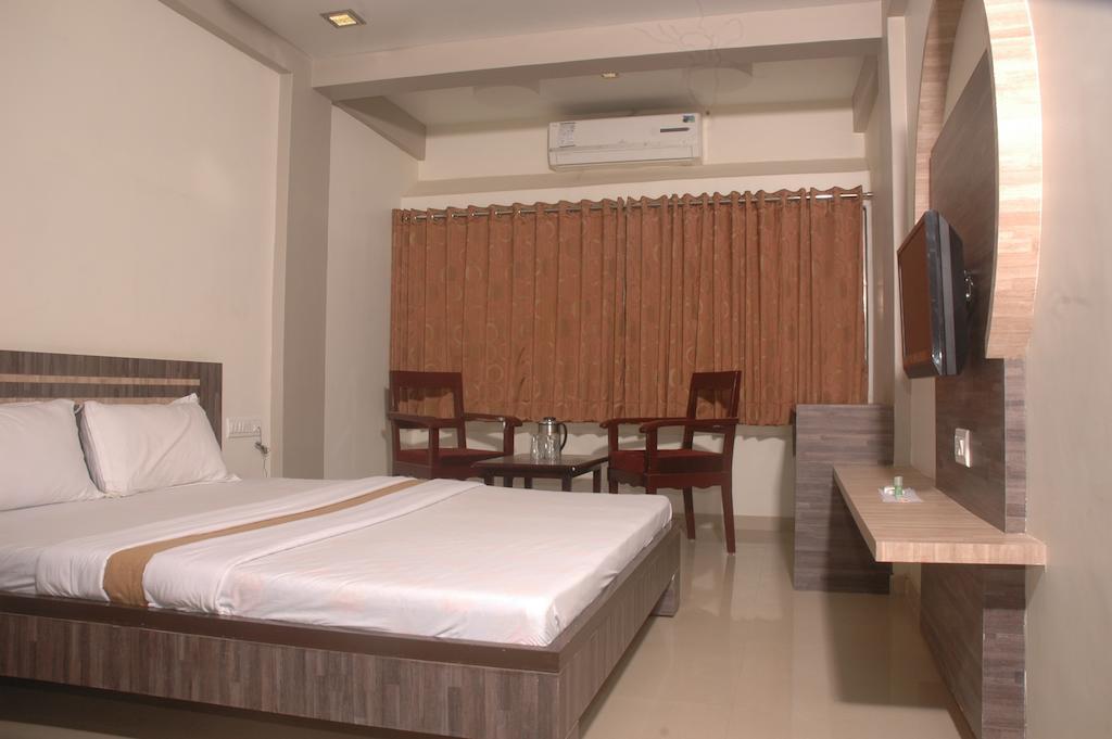Hotel Sapphire Junagadh Cameră foto