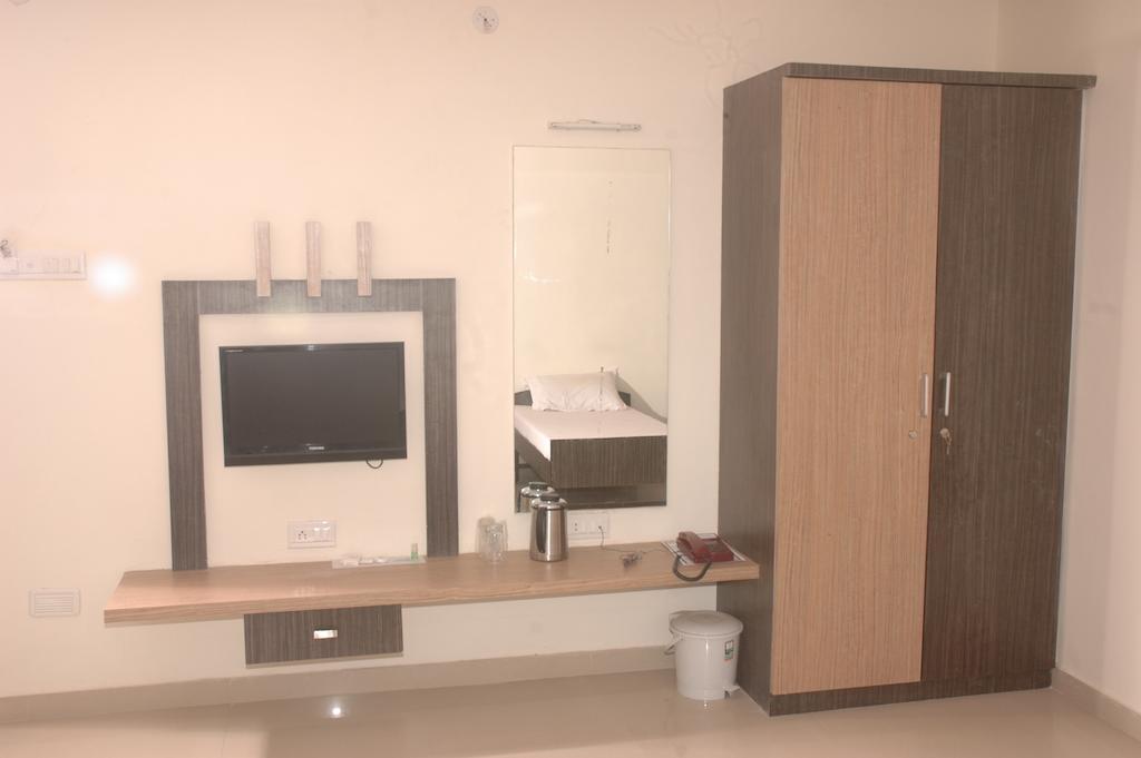 Hotel Sapphire Junagadh Cameră foto