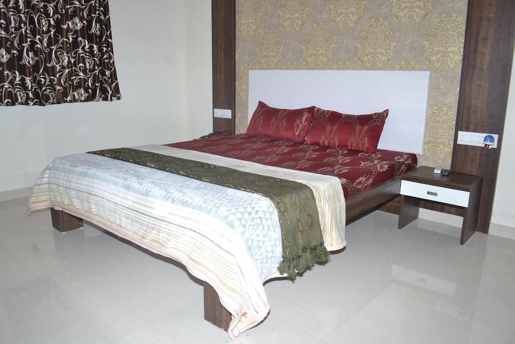 Hotel Sapphire Junagadh Exterior foto