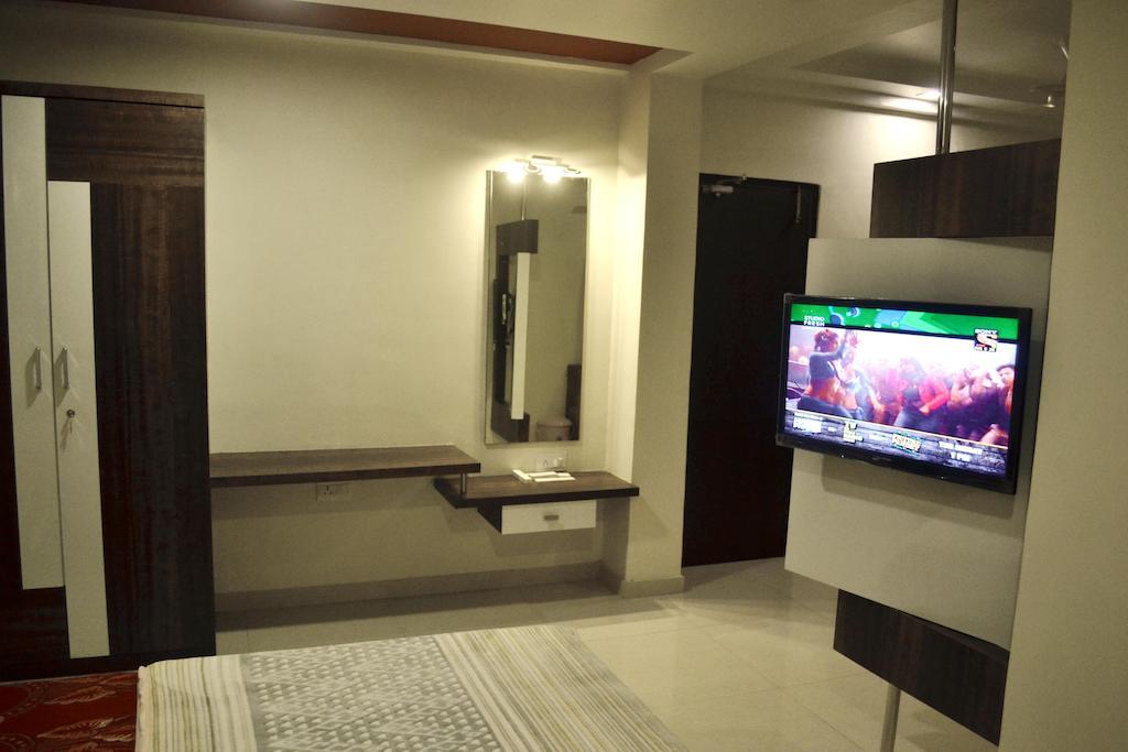 Hotel Sapphire Junagadh Exterior foto