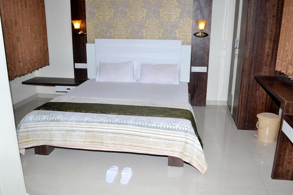 Hotel Sapphire Junagadh Exterior foto