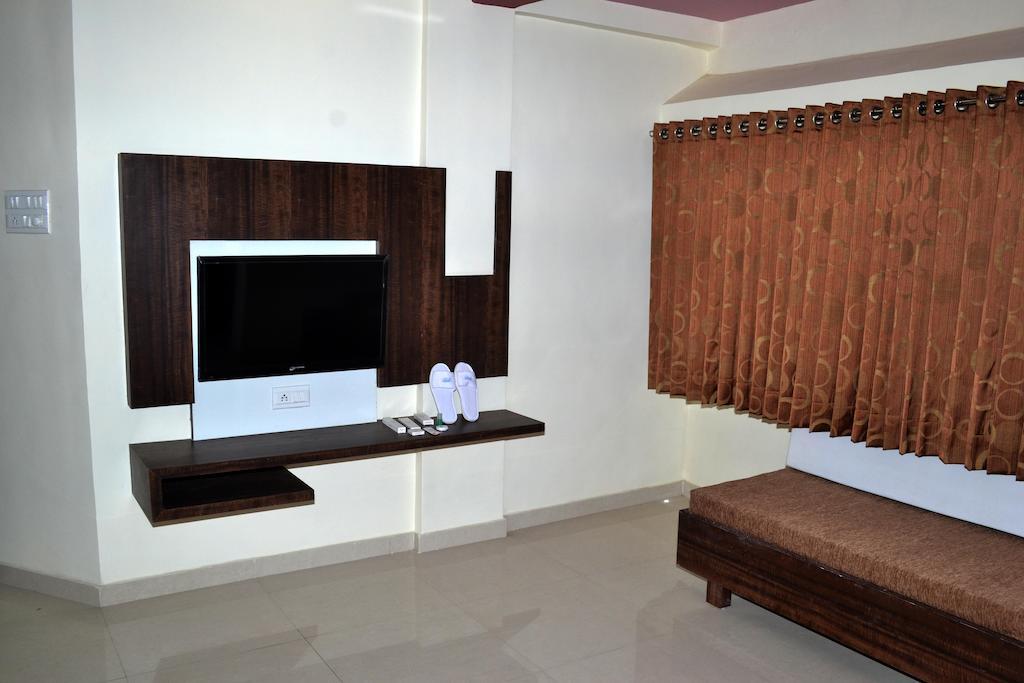 Hotel Sapphire Junagadh Exterior foto