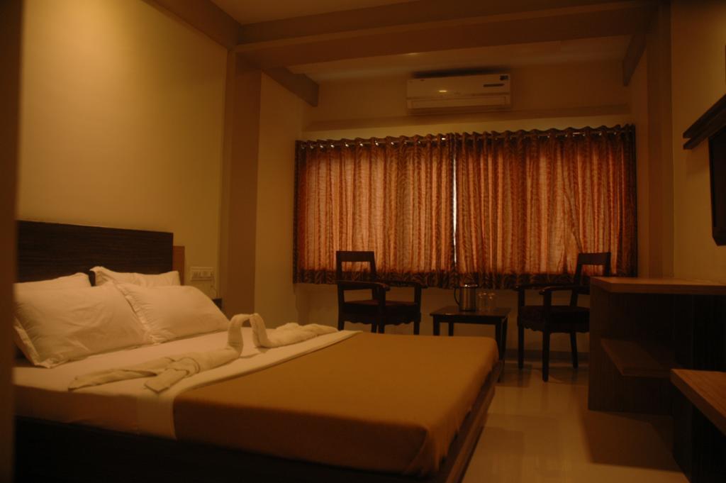 Hotel Sapphire Junagadh Exterior foto