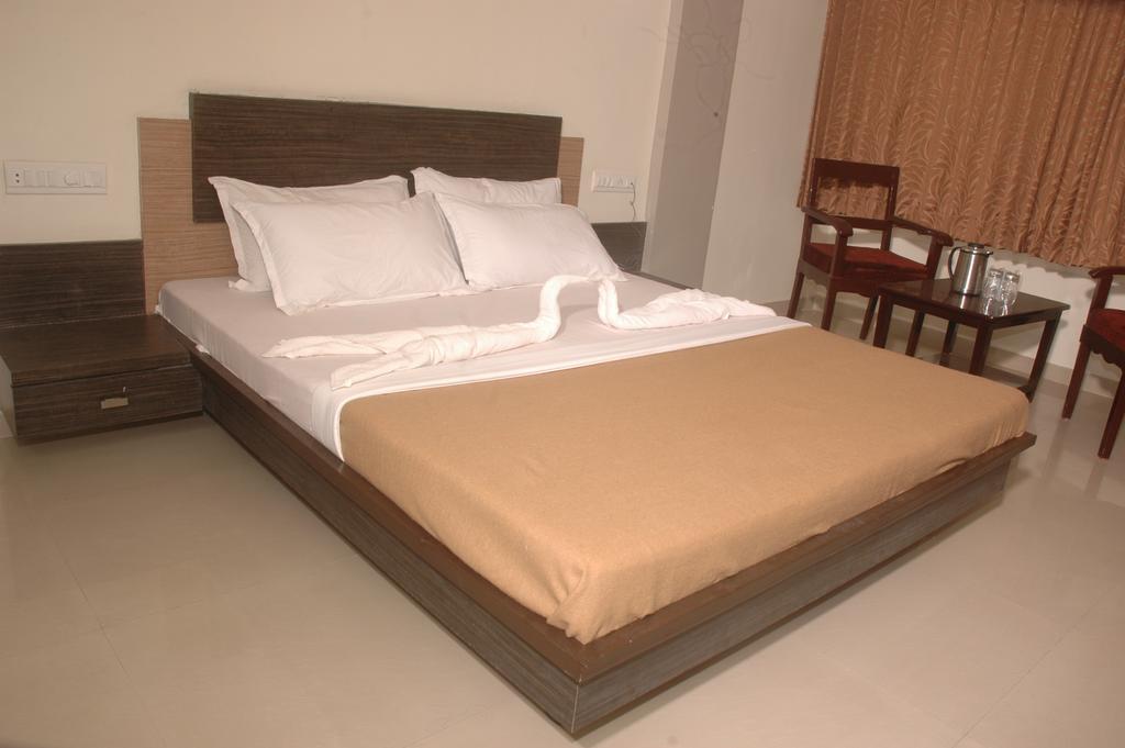 Hotel Sapphire Junagadh Exterior foto