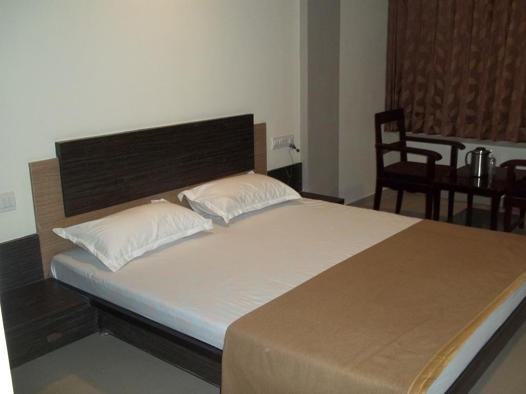 Hotel Sapphire Junagadh Exterior foto