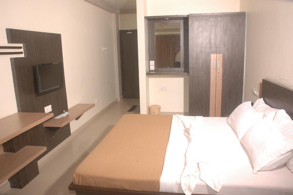 Hotel Sapphire Junagadh Exterior foto