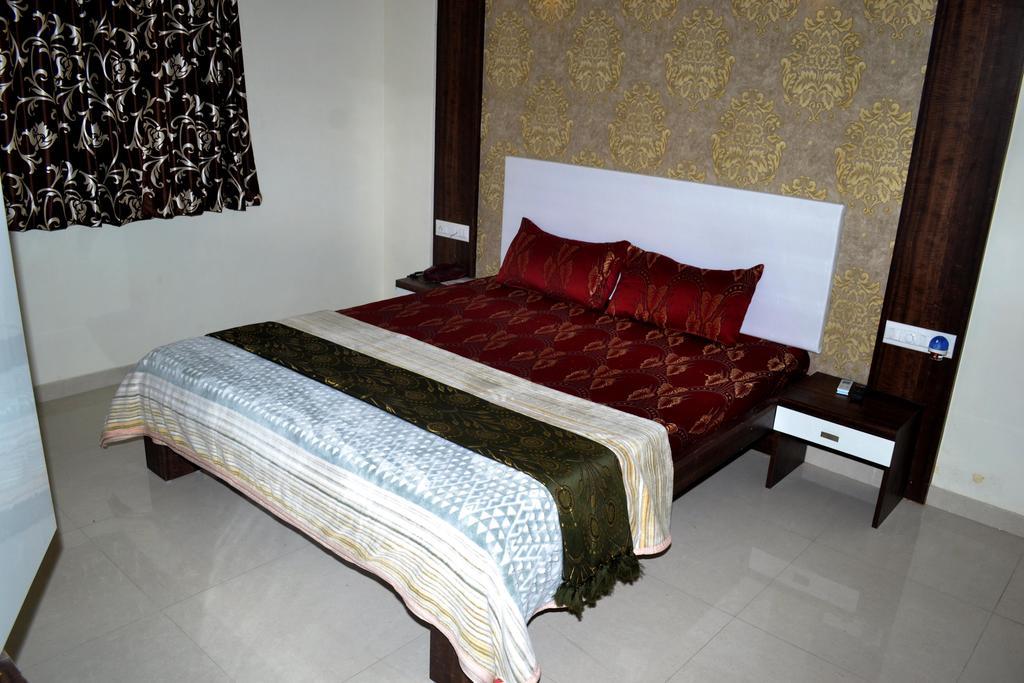 Hotel Sapphire Junagadh Exterior foto