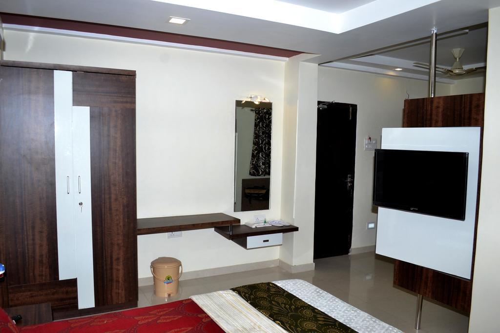 Hotel Sapphire Junagadh Exterior foto