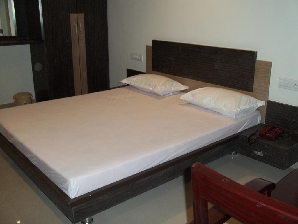 Hotel Sapphire Junagadh Exterior foto