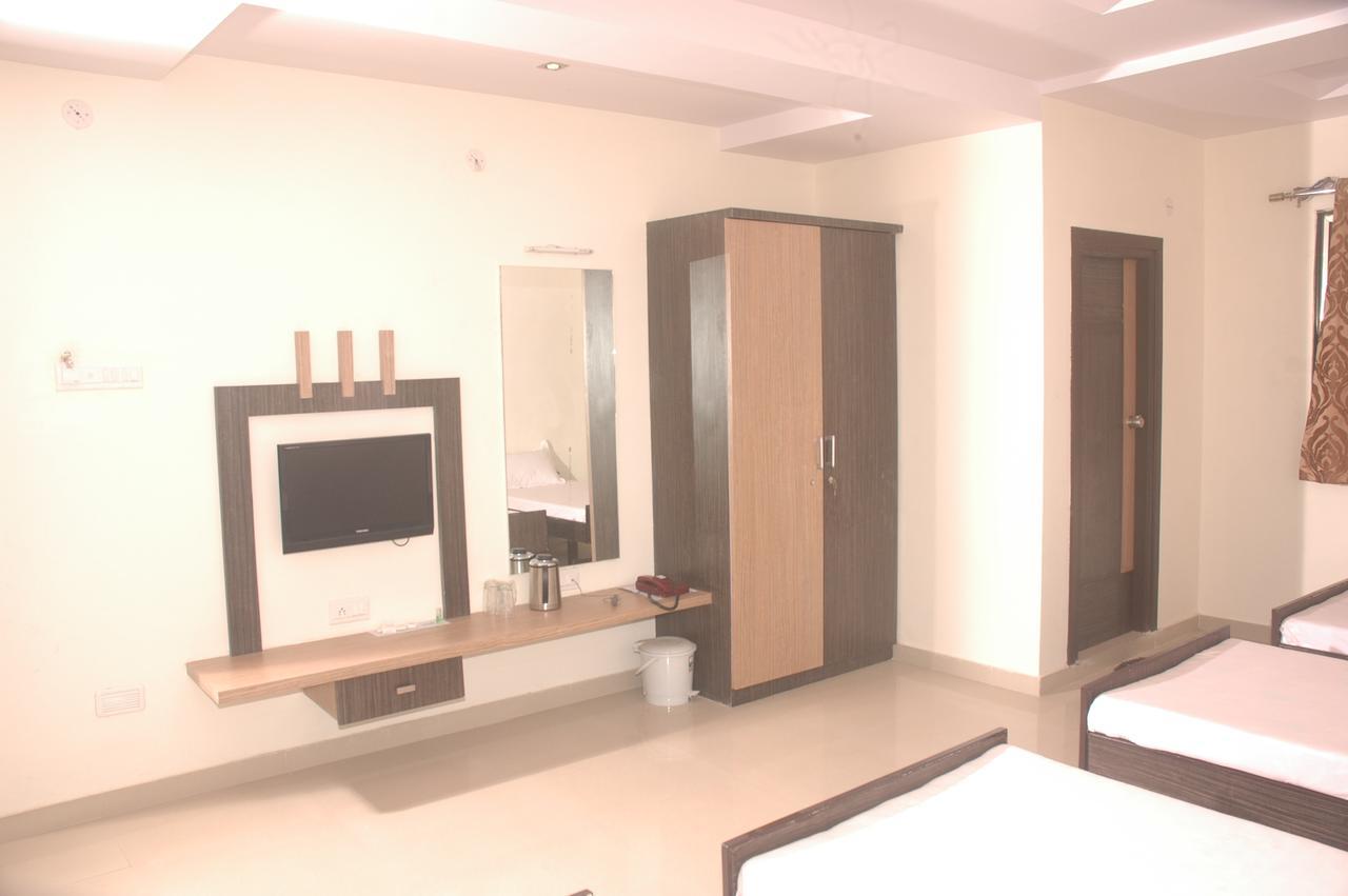 Hotel Sapphire Junagadh Exterior foto